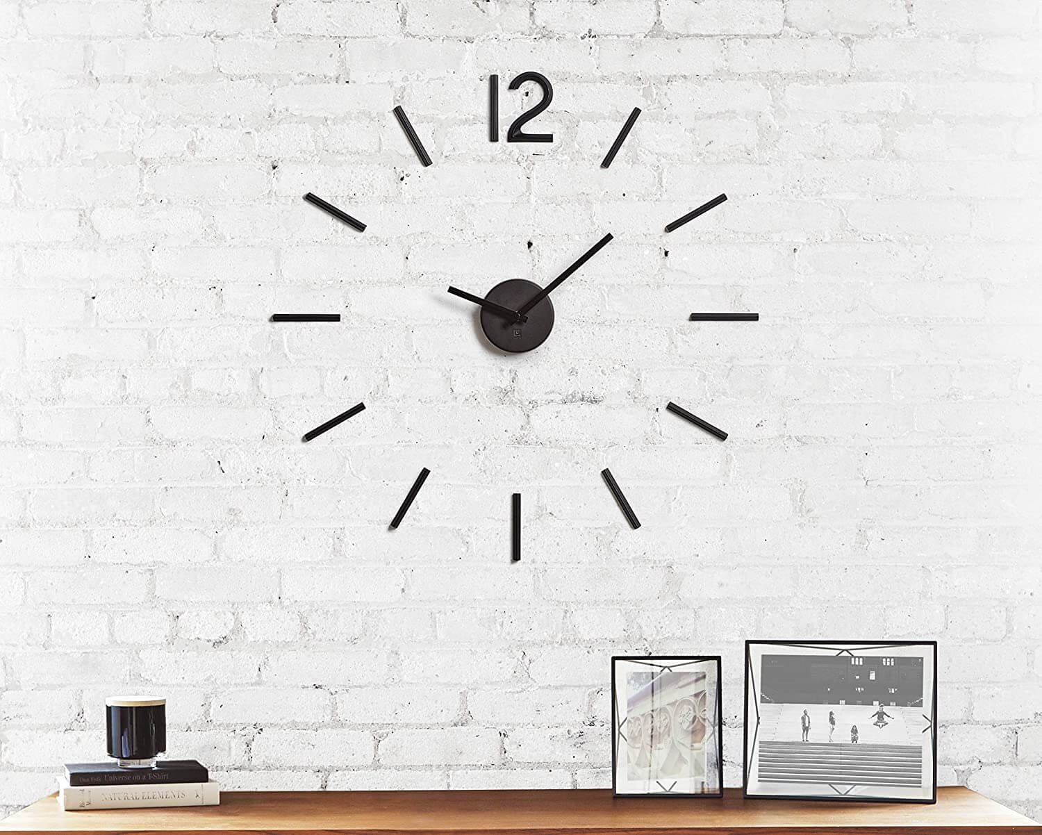 Umbra BLINK DIY Quarz Wanduhr ohne Rahmen als Wanddekoration aus Metall mit Ziffern zum Aufkleben