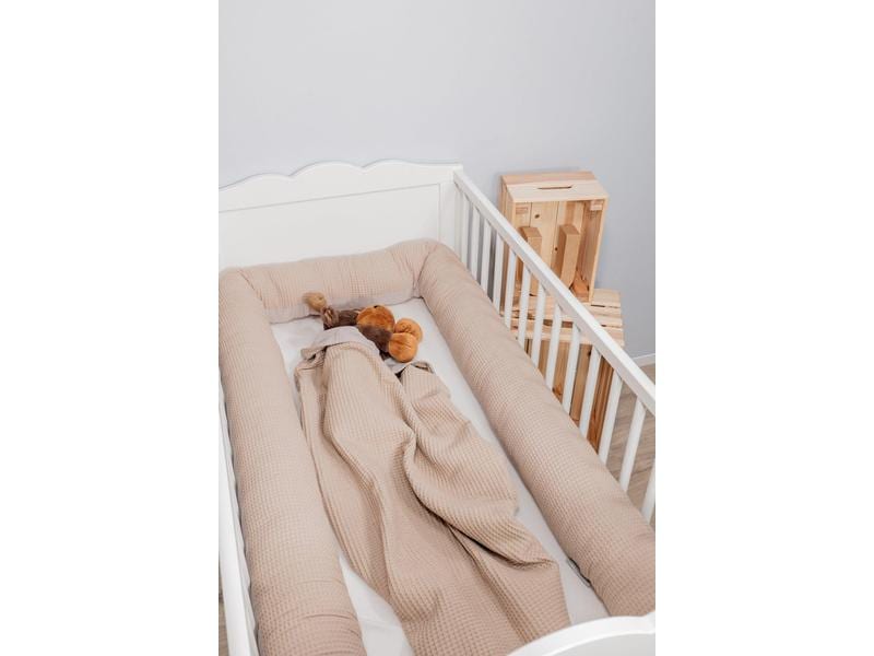 Ullenboom Nestschlange Waffel Uni Sand 300 cm Bettschlange für Babybett