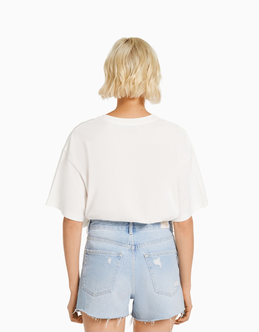 Calções jeans rasgados com bolsos