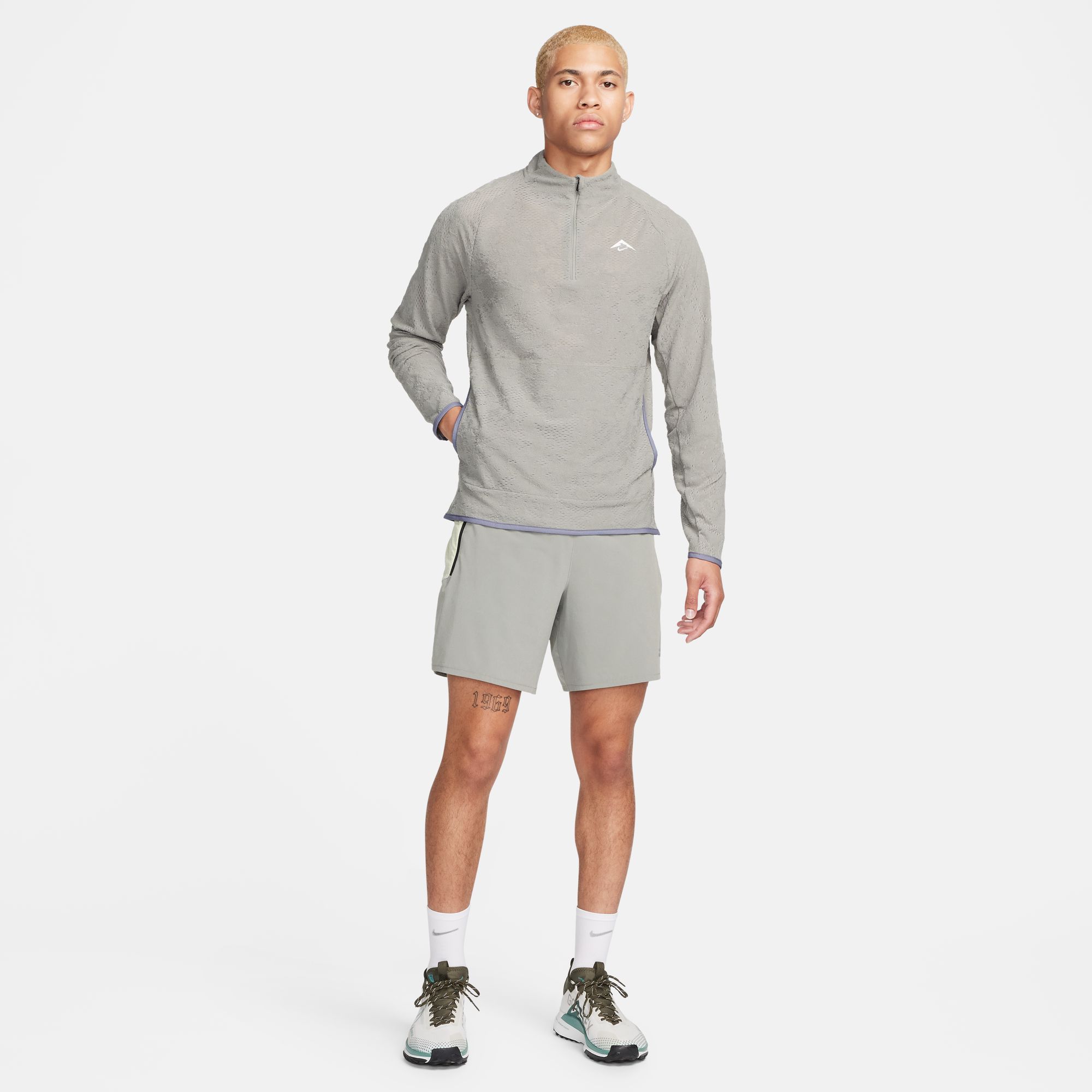 Dri-FIT Trail Midlayer 1/2-Zip Herre 053/Dark Stucco/Dark Stucco/Summit White