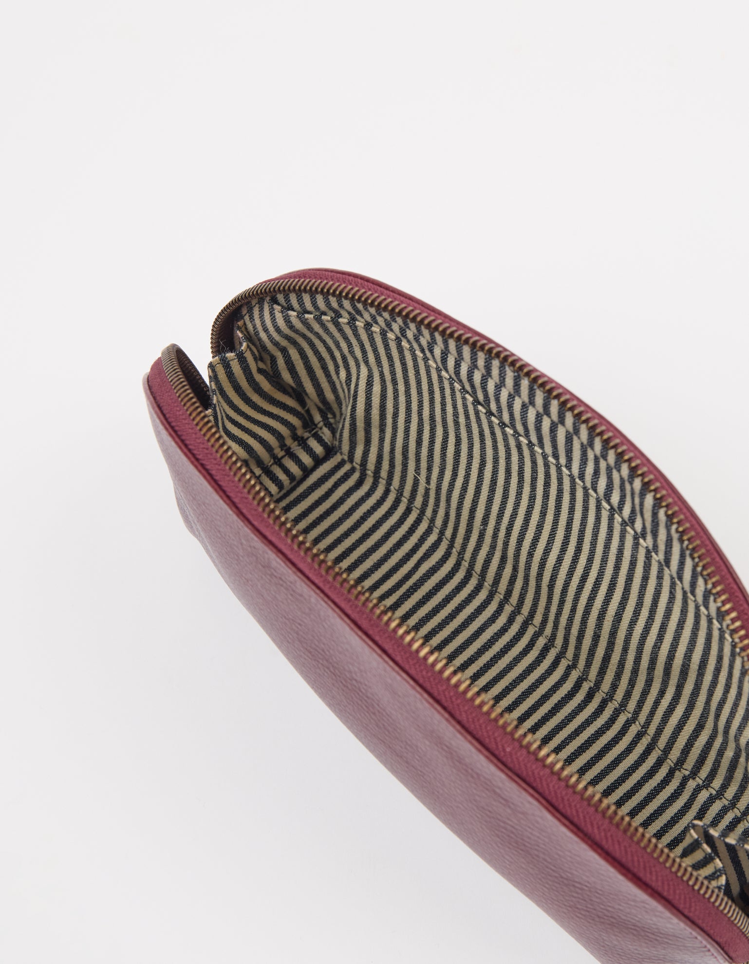 Make up Case Medium - Dark Cherry Soft Grain