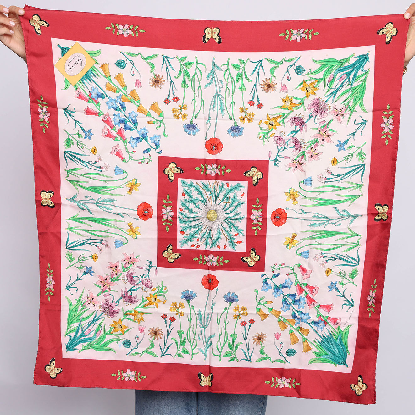 Gucci Carré de Soie Fleurs & Papillons rose - Très bon état - 90x90 cm