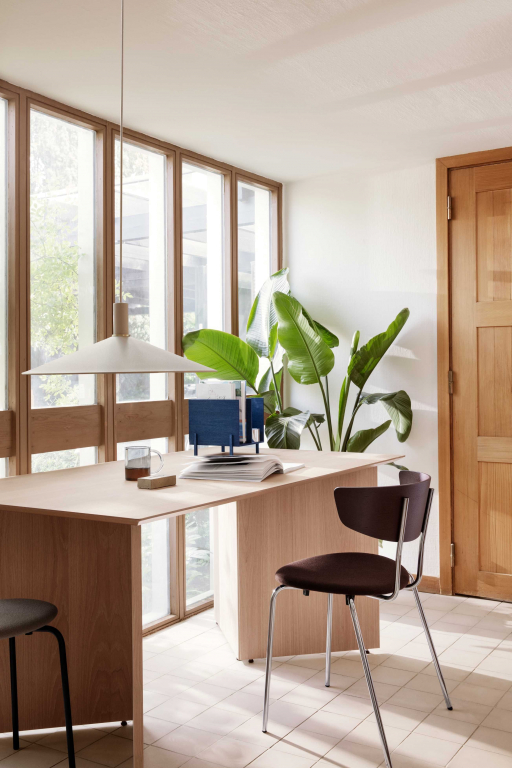 Ferm Living Herman gestoffeerde stoel donkerblauw