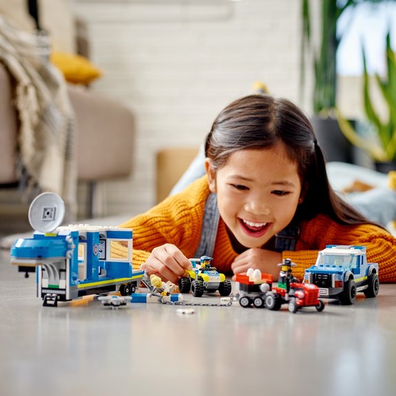 Le camion de commandement mobile de la police LEGO City 60315