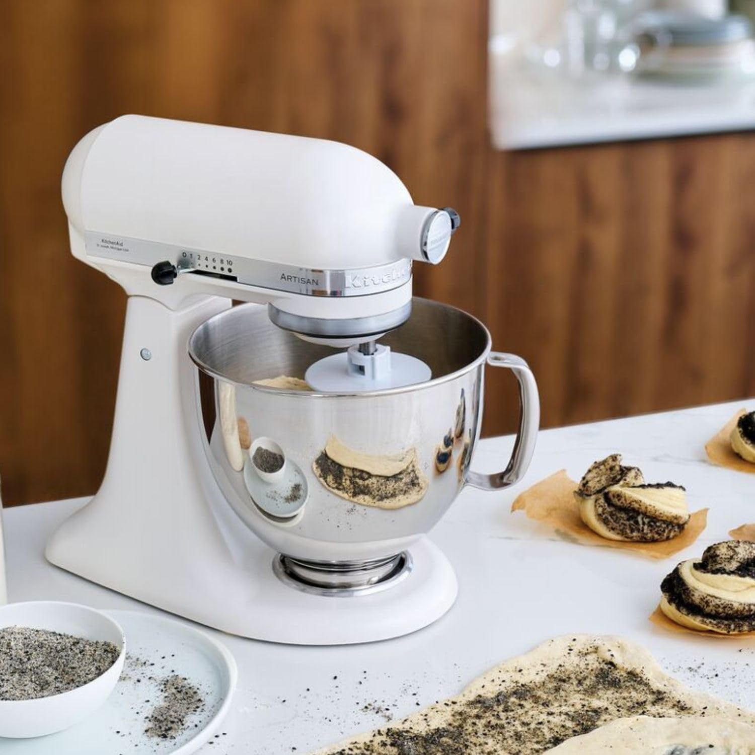 KitchenAid Küchenmaschine - Artisan - Kippbarem Food Processor - Teigknetmaschine mit 3 Zubehör und Schüssel aus Edelstahl - 4.8 L - Porzellanweiß
