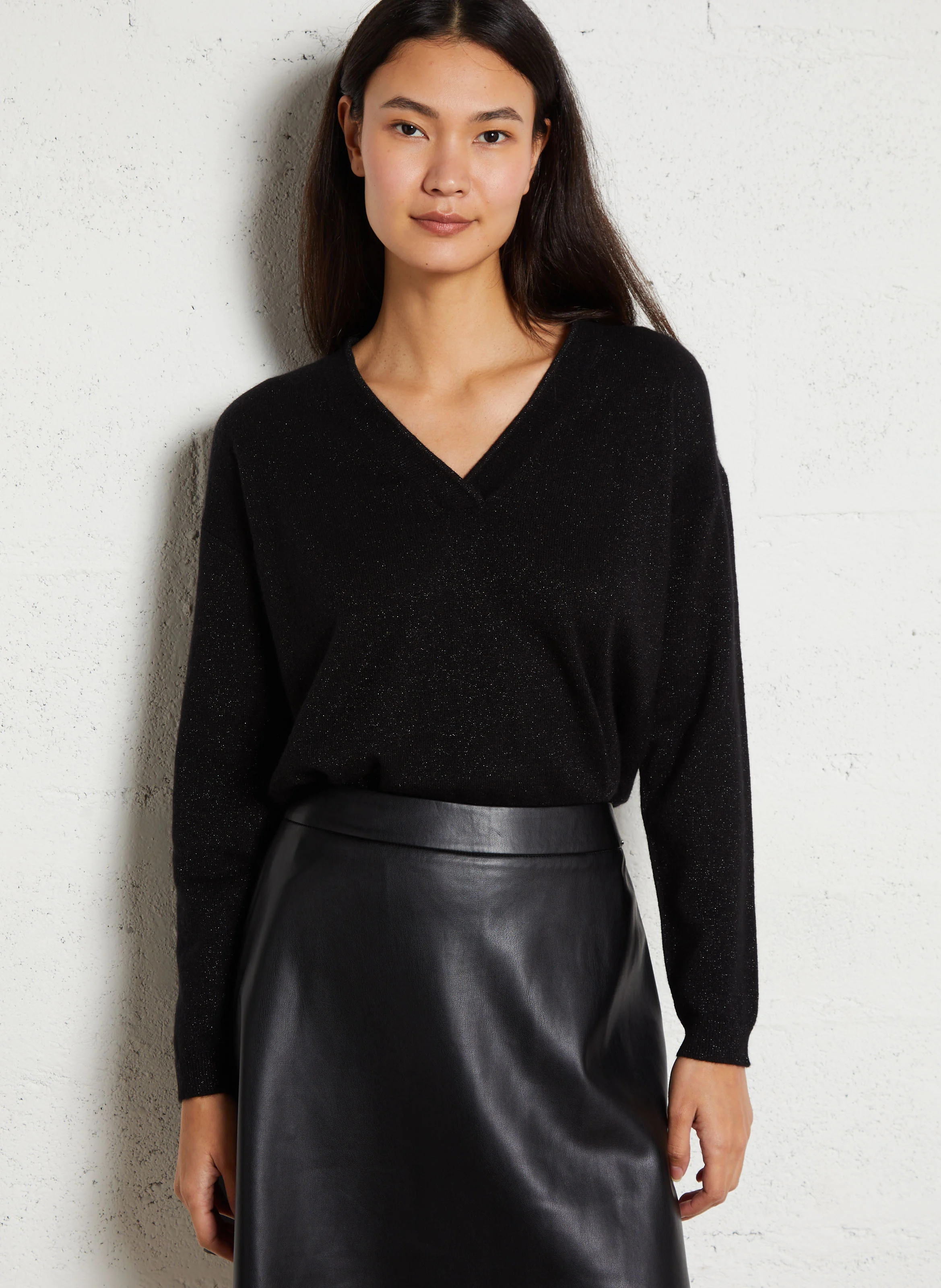 ADELIE BIS - Pull droit col V en cachemire mélangé | Noir
