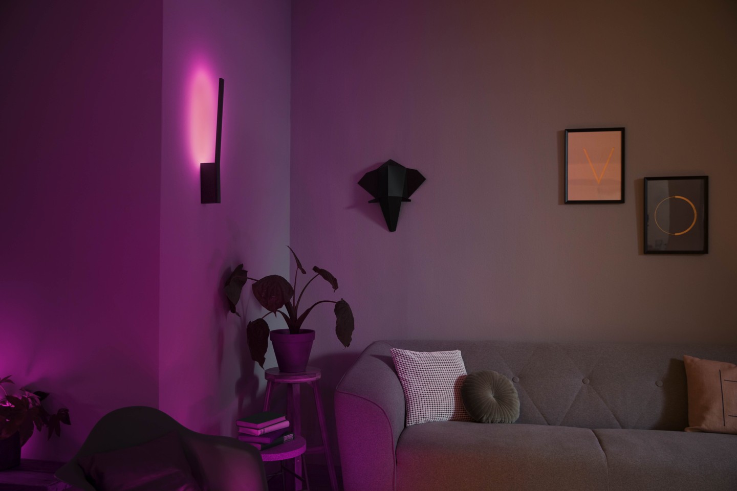 Philips Hue - Liane Wall Light Black - White & Color Ambiance - Black
