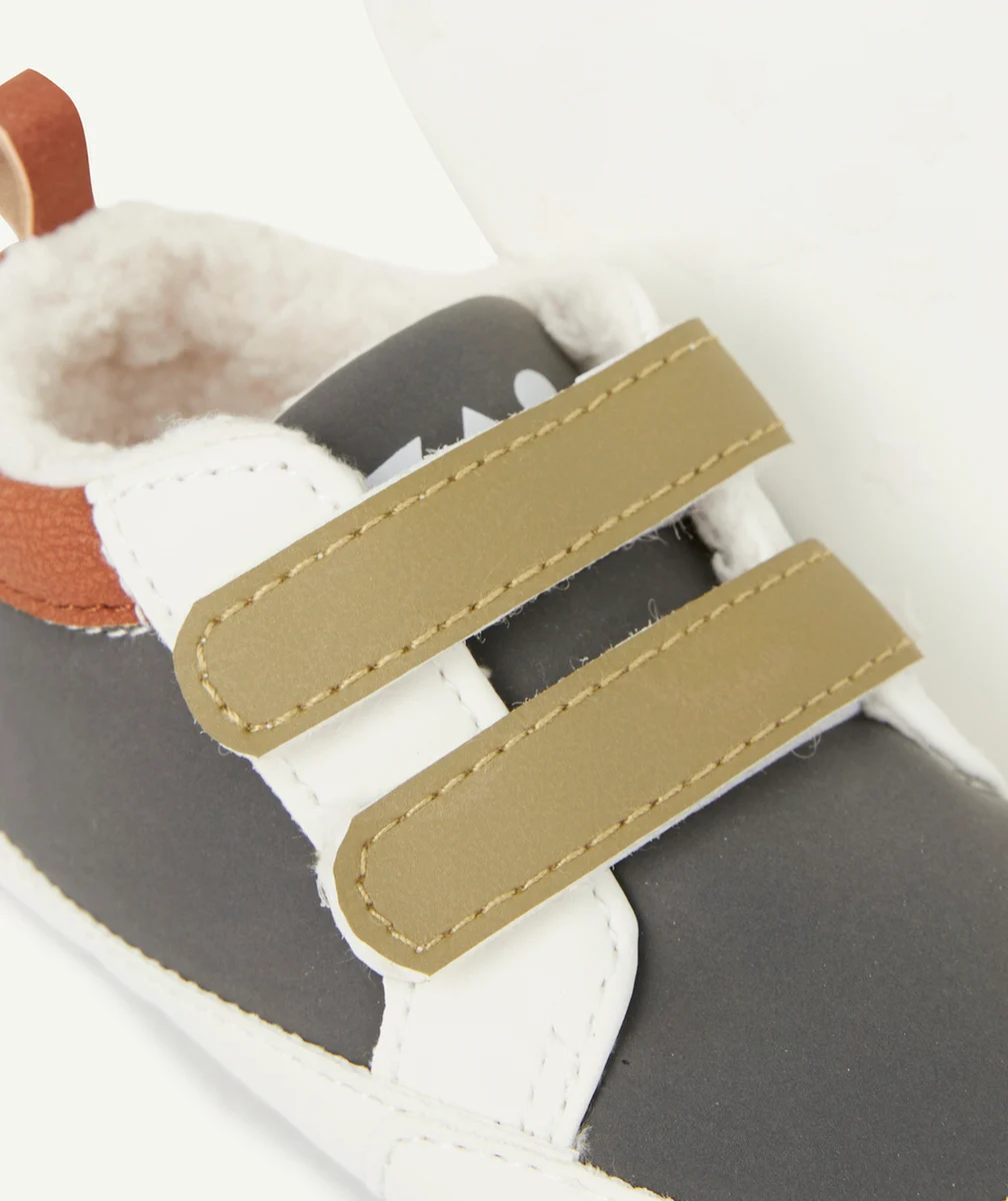 CHAUSSONS TYPE BASKETS BÉBÉ KAKI BLEU ET SHERPA