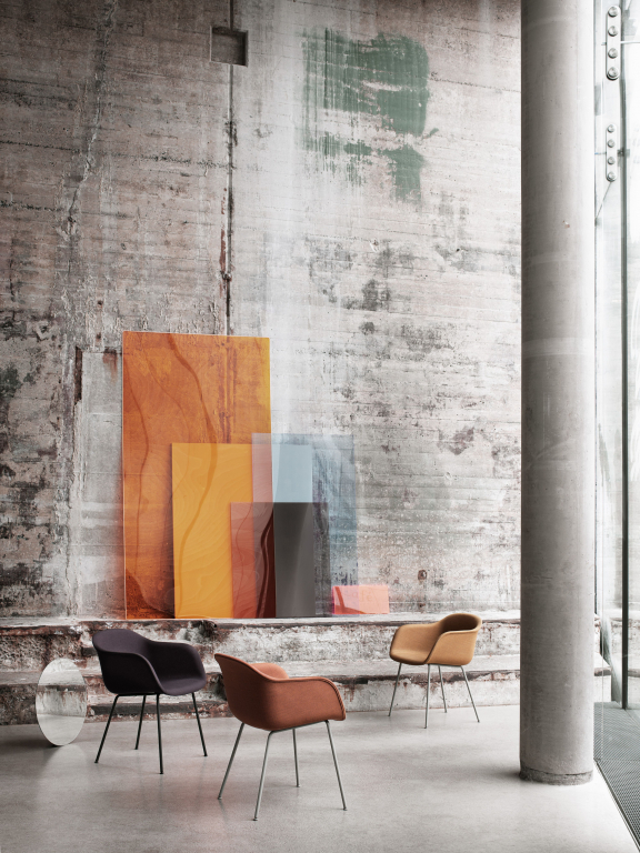 Muuto Fiber Side Tube gestoffeerde stoel cognac leer