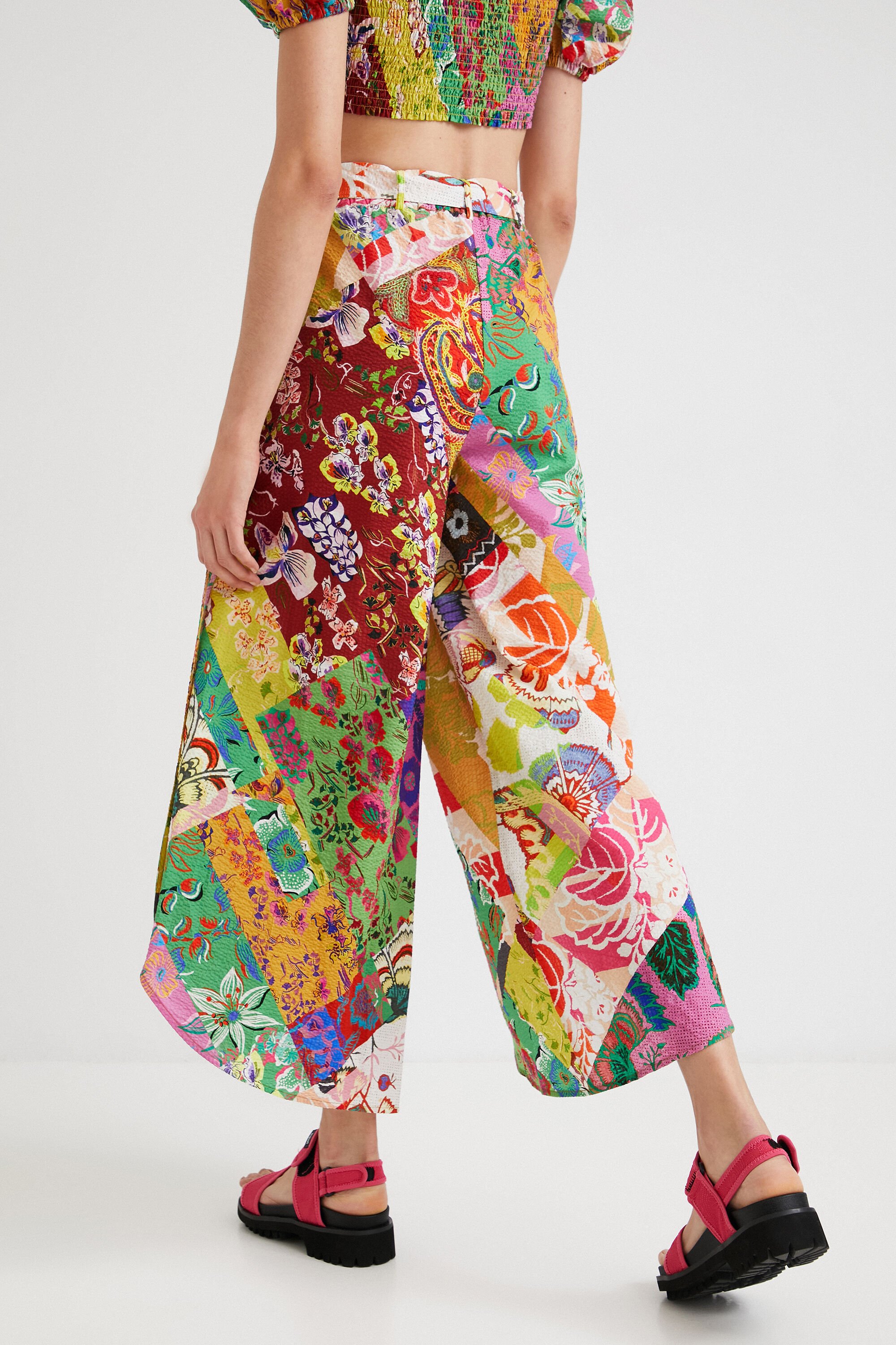 Pantalon ouvertures ethnique M. Christian Lacroix