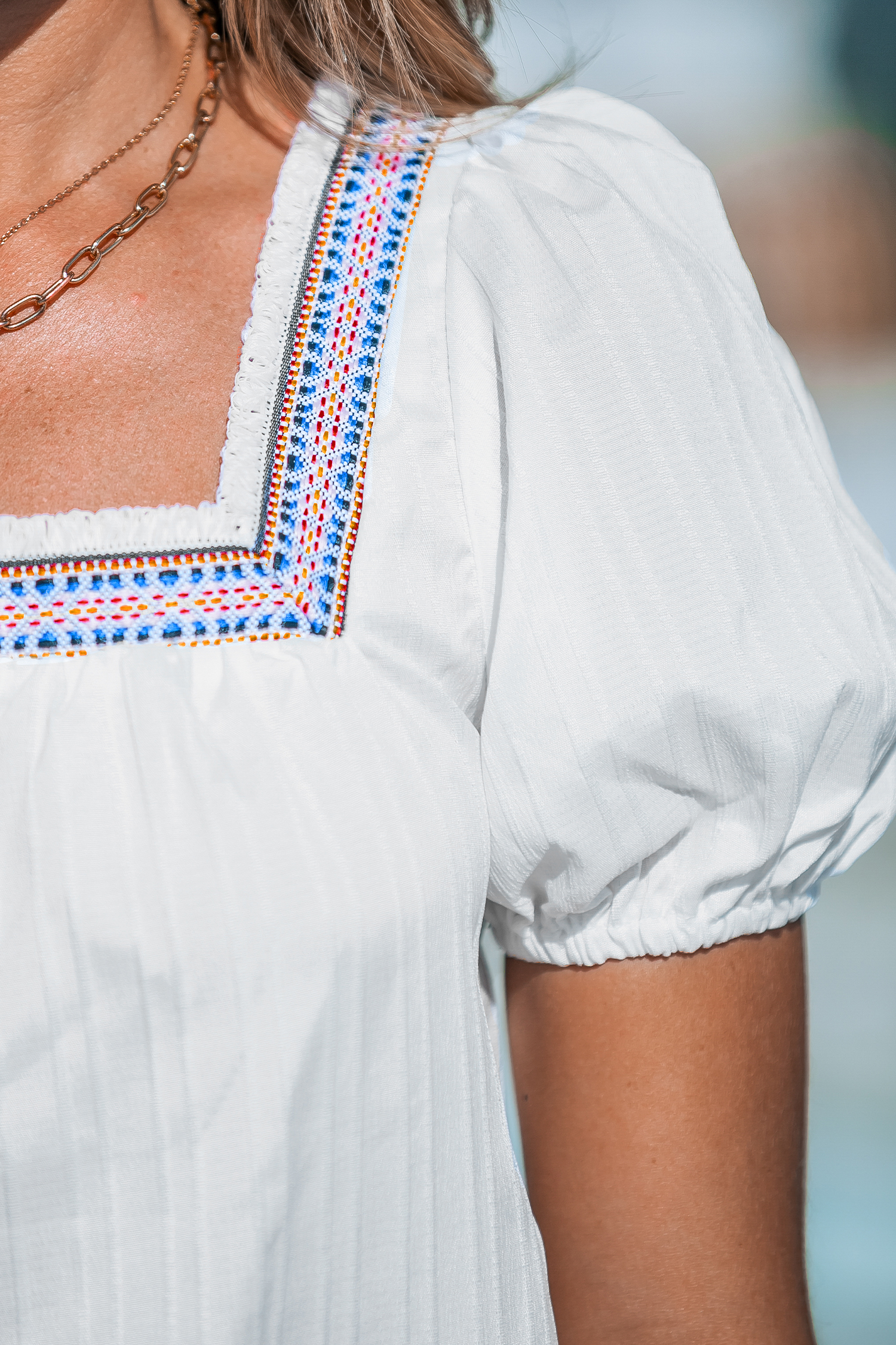 Blouse à manches bouffantes en broderie