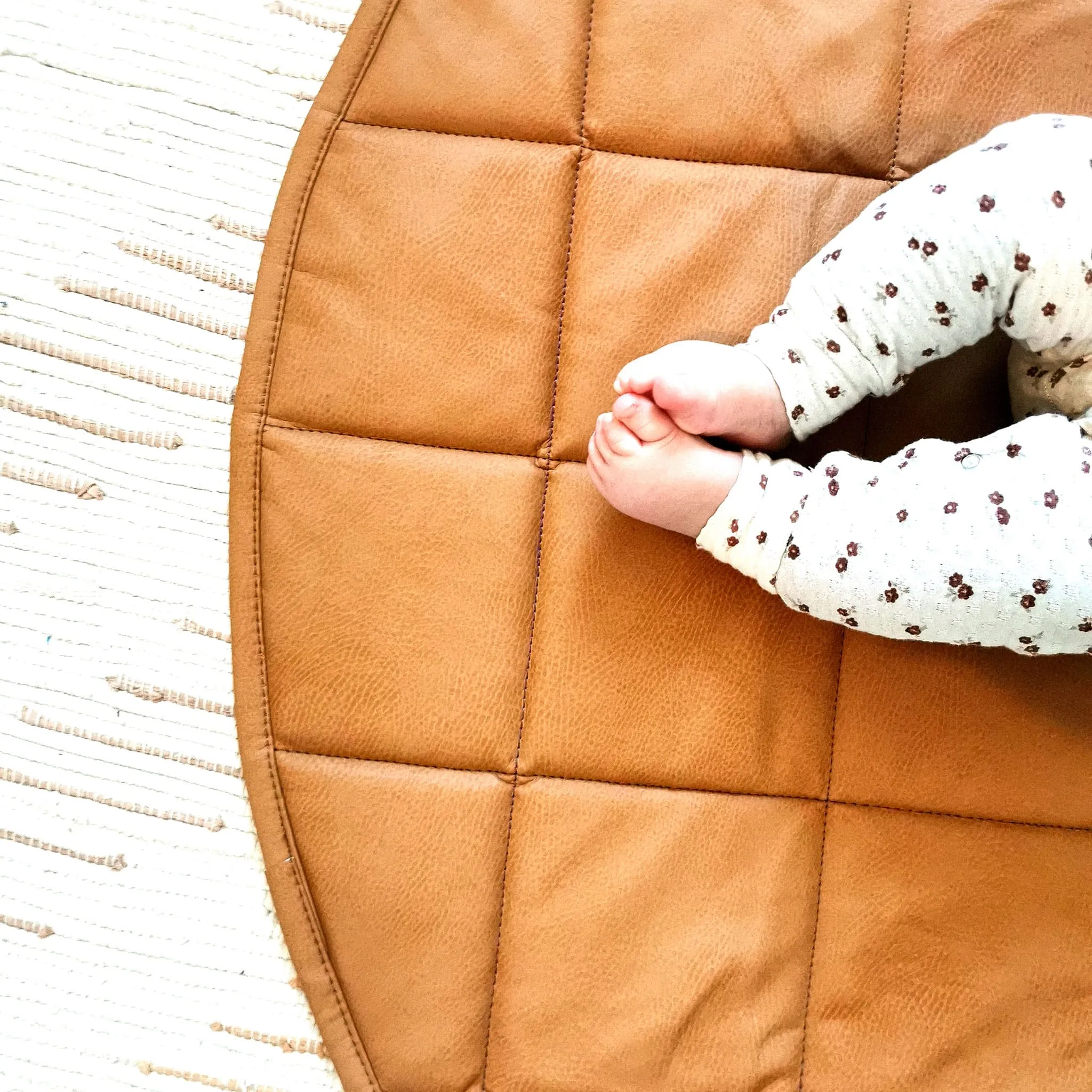 Uniklook Tapis de Jeu Matelassé en Cuir Végétalien - Tan