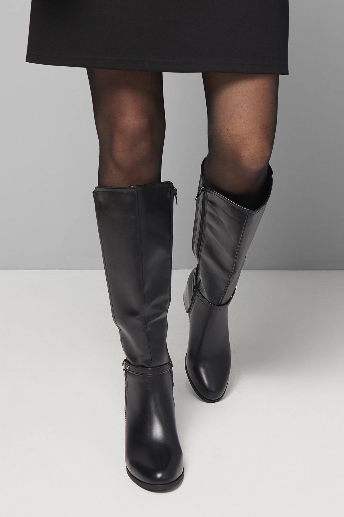 Wallis Bottes Hautes Hills en synthétique avec Panneau Extensible et Talon Bloc Moyen