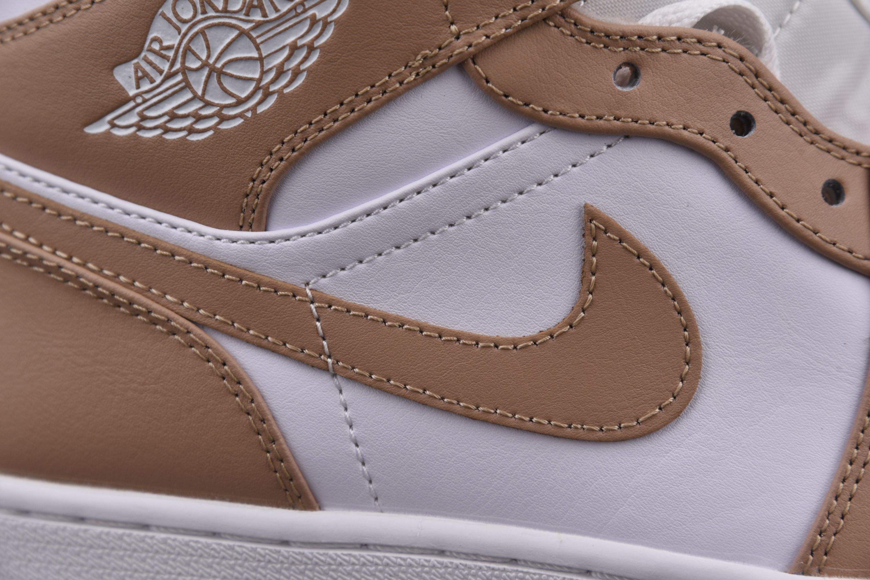 Jordan 1 Mid Tan Gum