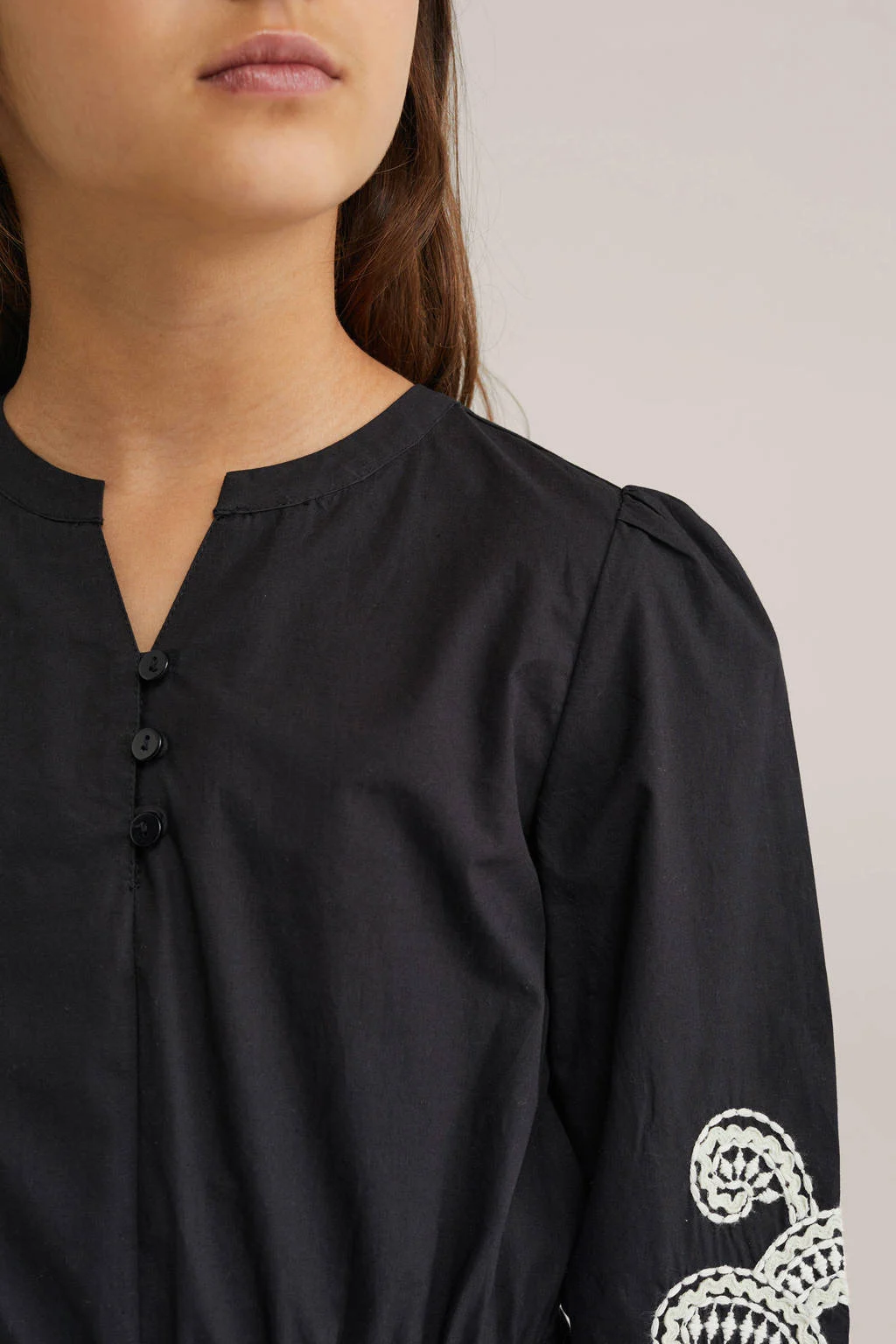 WE Fashion korte jurk broderie zwart/ecru
