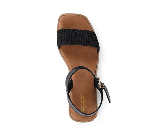 Ledersandalen mit Häkelriemen