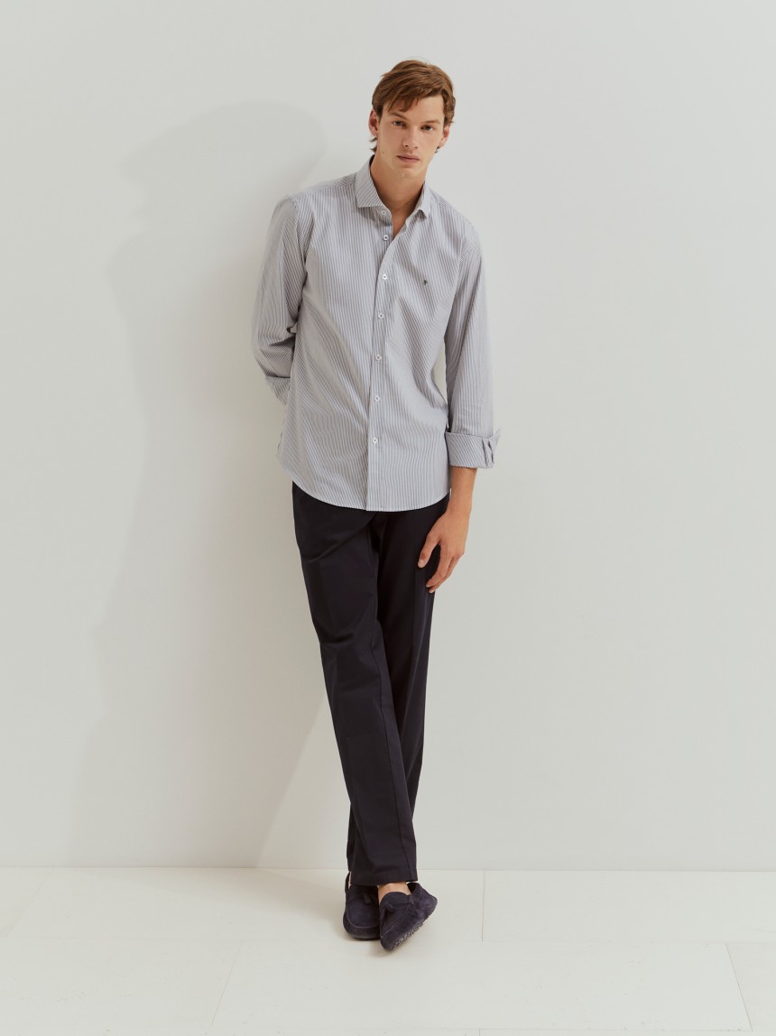 Camisa slim fit de algodão às riscas