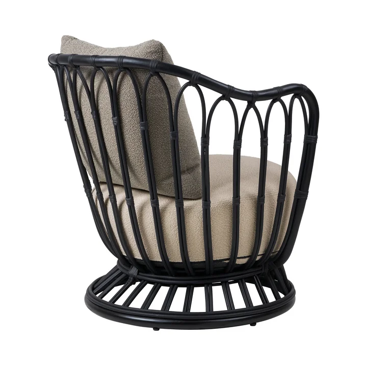 Gubi - Grace Outdoor Lounge Chair, alabaster white / weiss (Leslie 006) / stripe (Leslie 020)