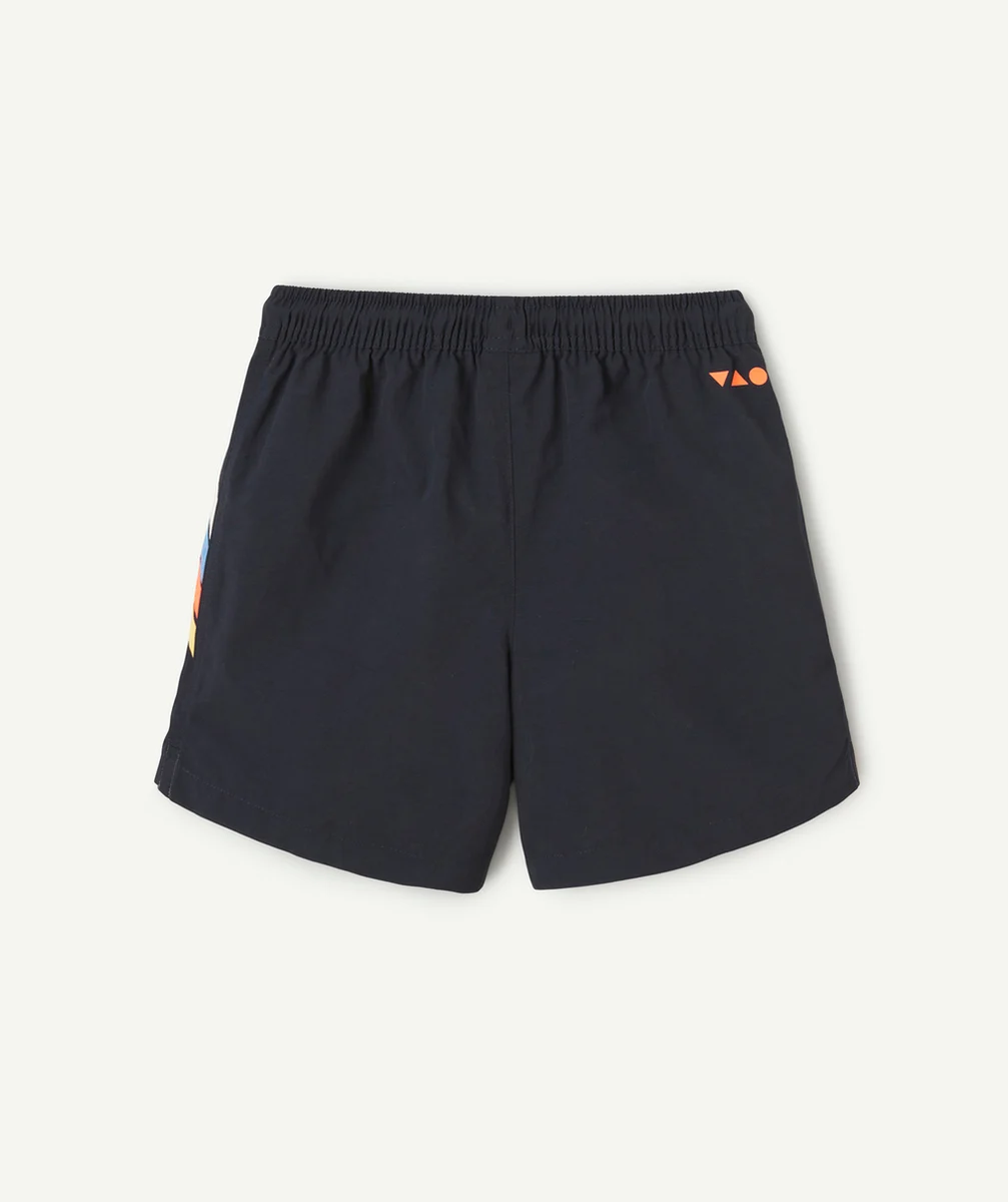 short de bain garçon en fibres recyclées bleu marine avec bandes colorées