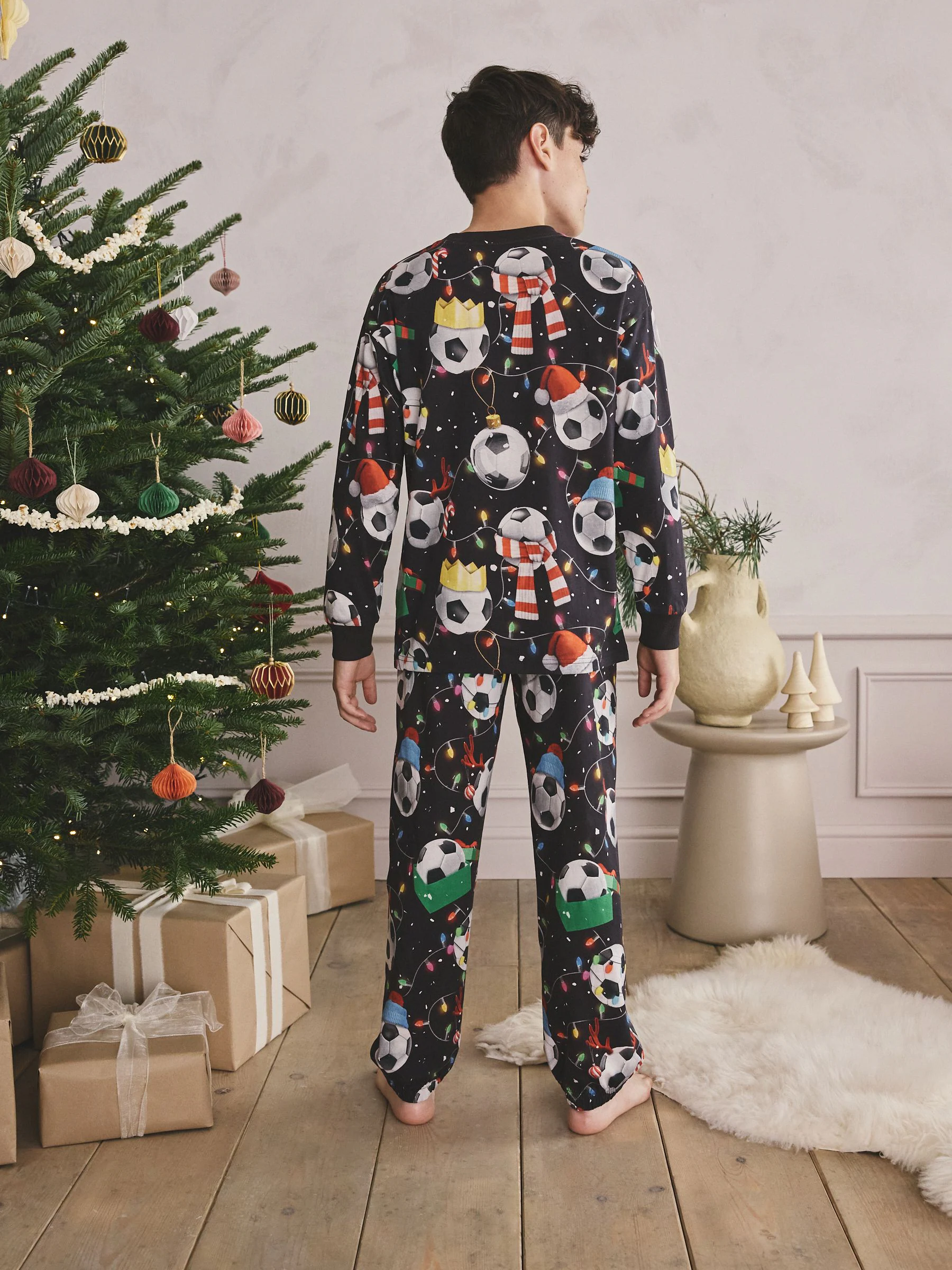 Zwart/wit/rood/groen voetbal - Enkele kerstpyjama (4-16jr)