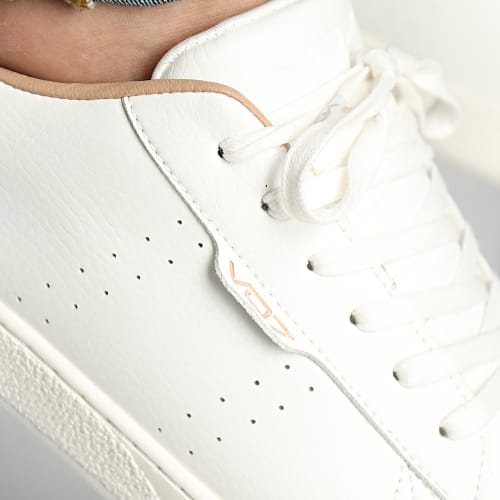 Baskets Aston White