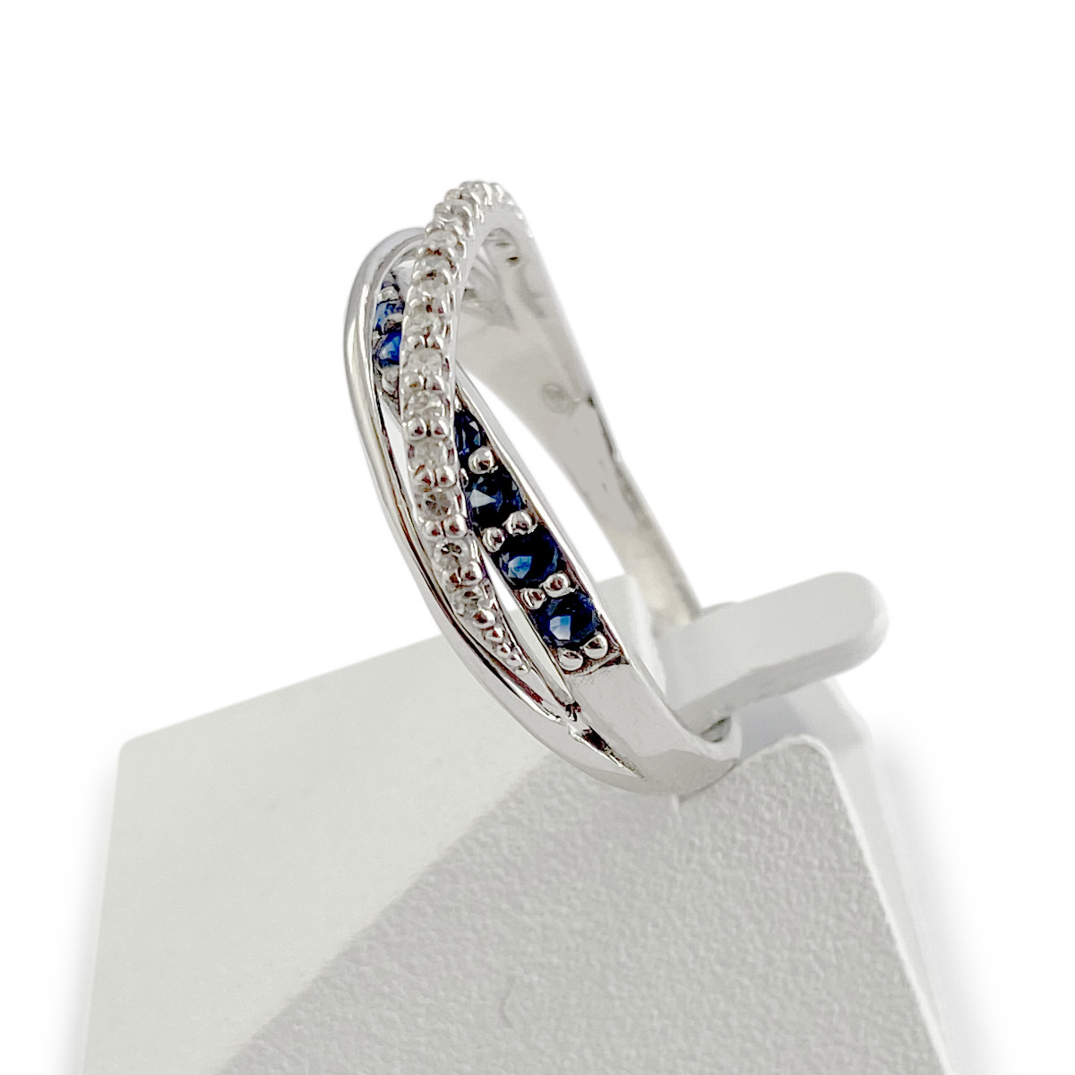 Bague d'occasion or 750 blanc anneaux entrelacés saphirs et diamants