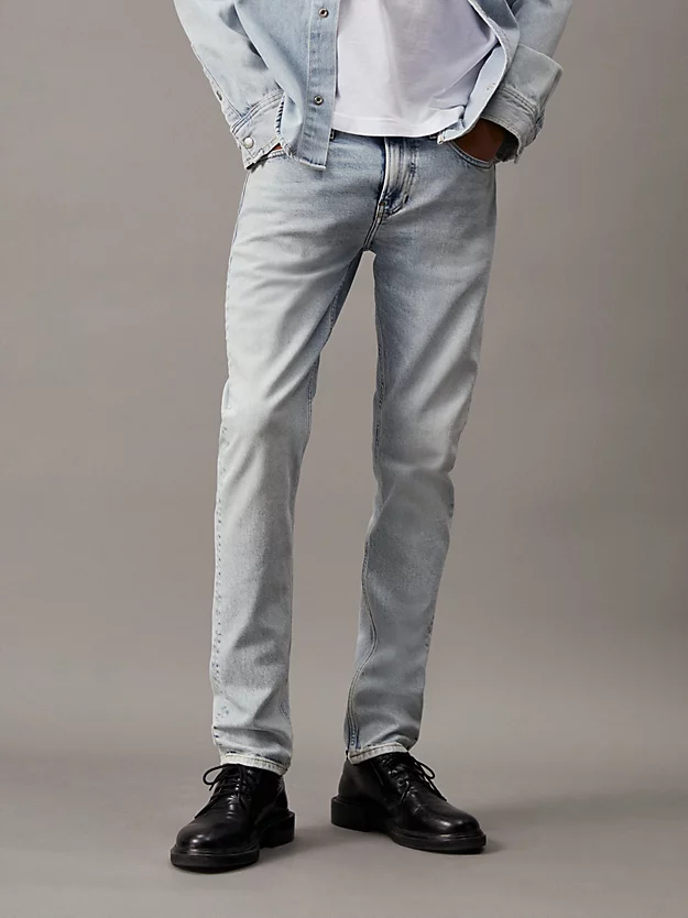 Calça jeans slim tapered