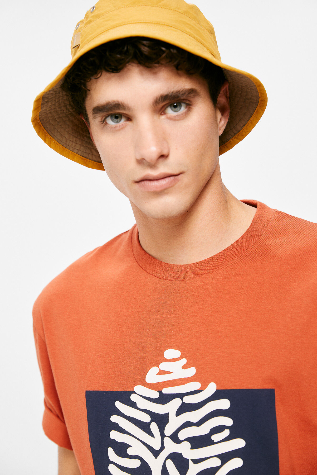 Camiseta com logo - laranja