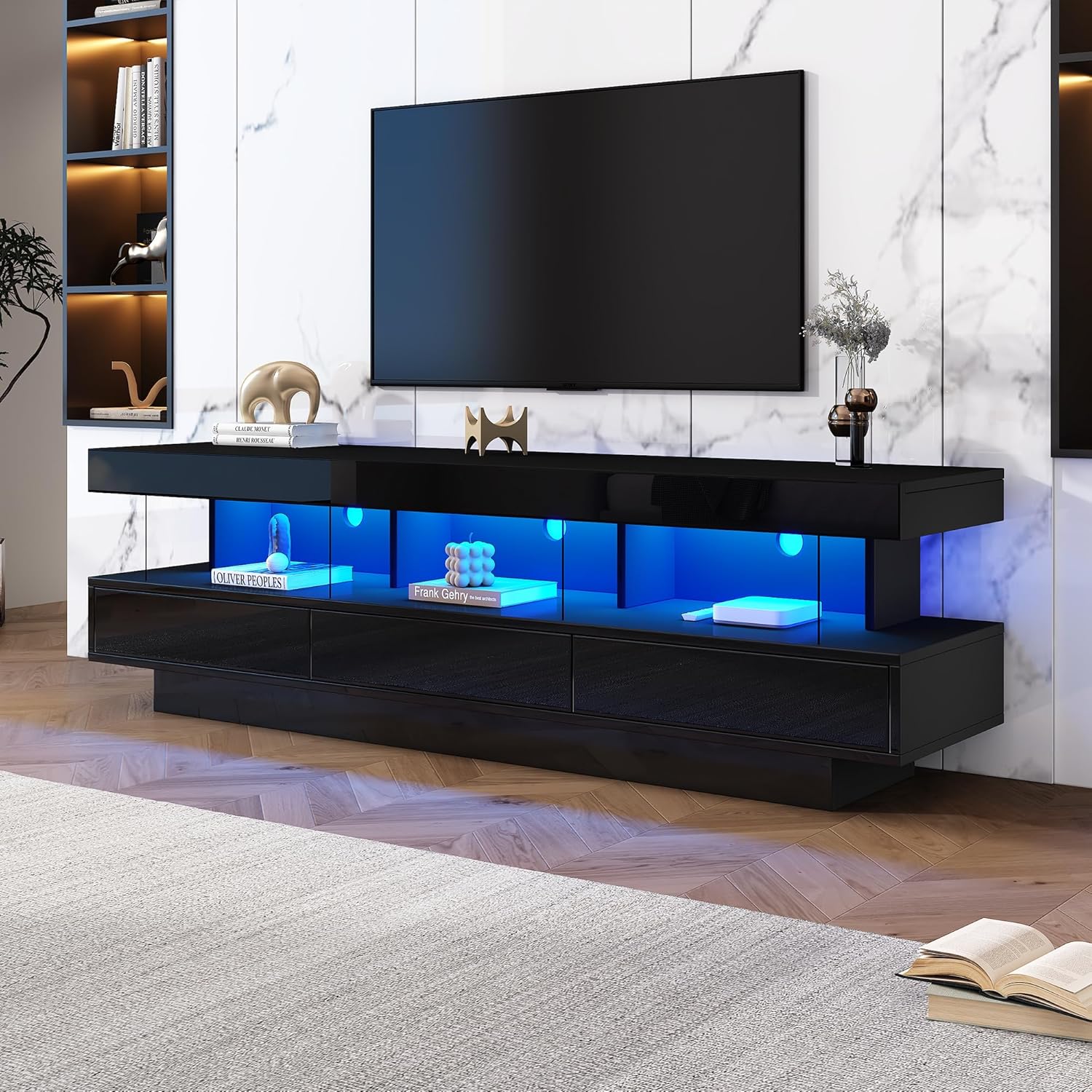 Fernsehschrank Schwarz Led, Hochglanz TV Schrank mit 3 Glasablagen, LED-Beleuchtung, App-Steuerung, Bluetooth-Konnektivität für 70 Zoll Fernseher, 160 * 38 * 50,5 cm