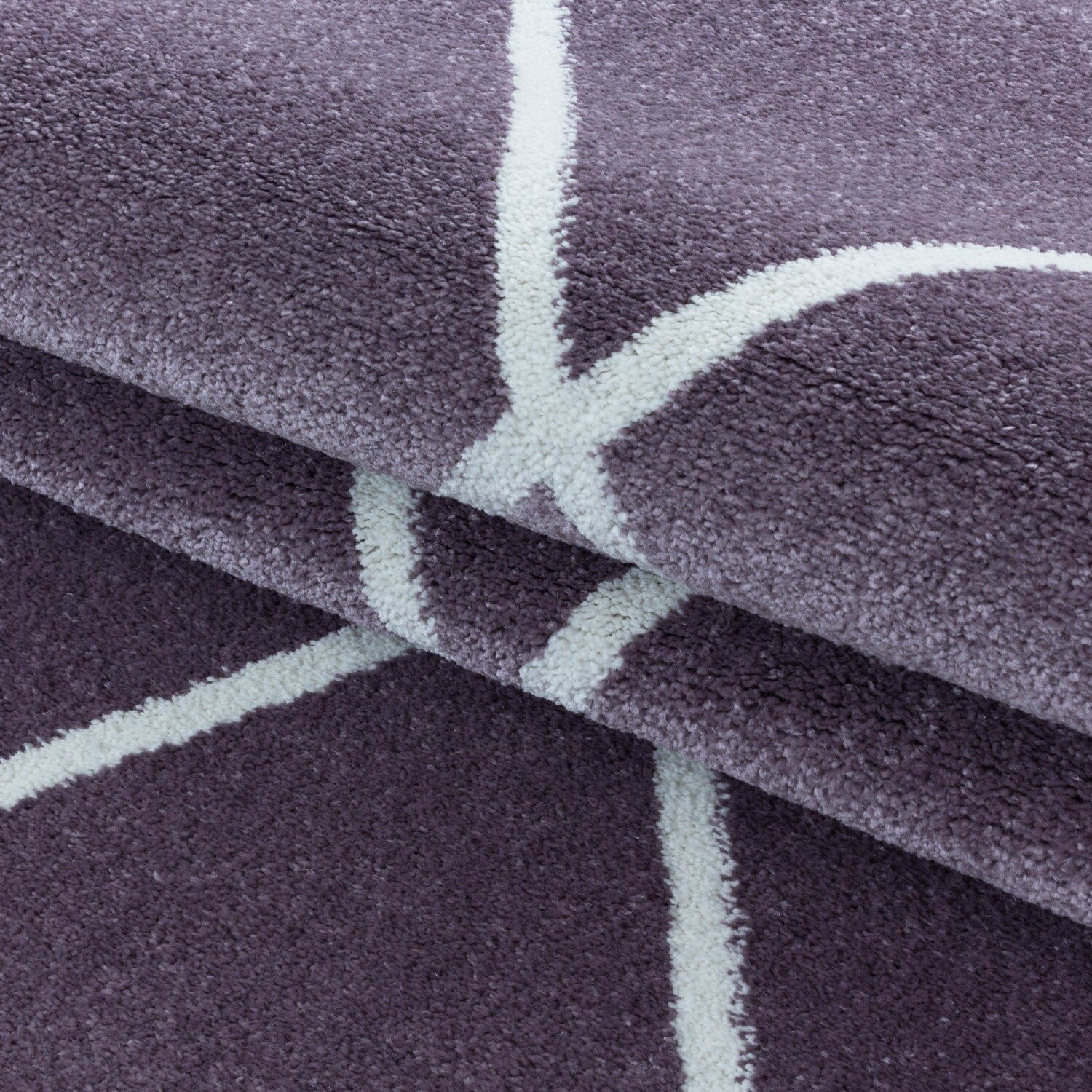 Stilvoller Designer Teppich: Moderner Kurzflor, Rautenmuster für das Wohnzimmer