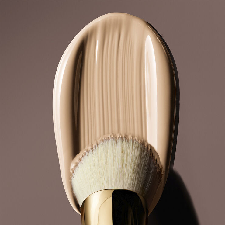 TOM FORD Shade and Illuminate Soft Radiance Foundation SPF50