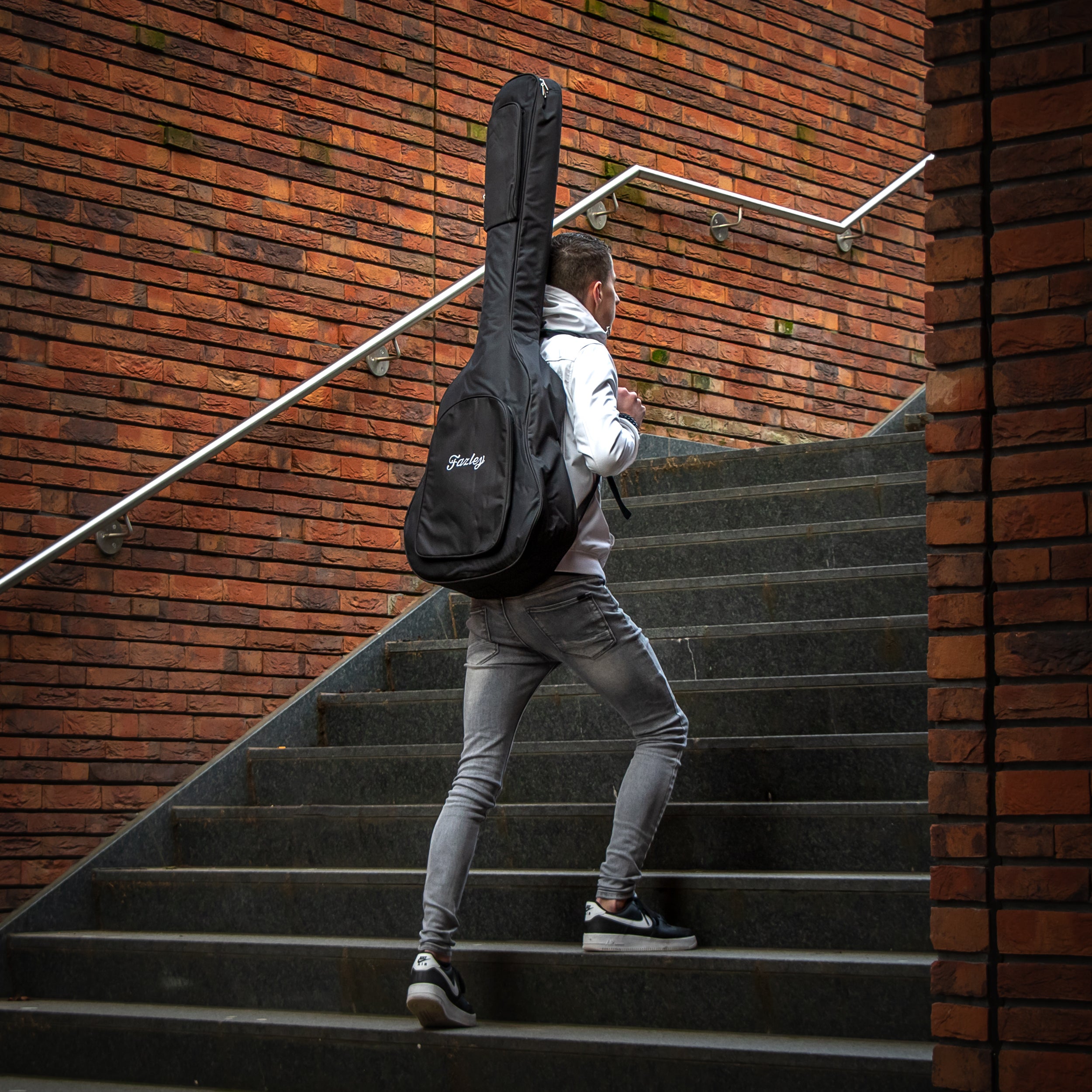Fazley Carrier D4AB Deluxe gigbag voor akoestische basgitaar zwart