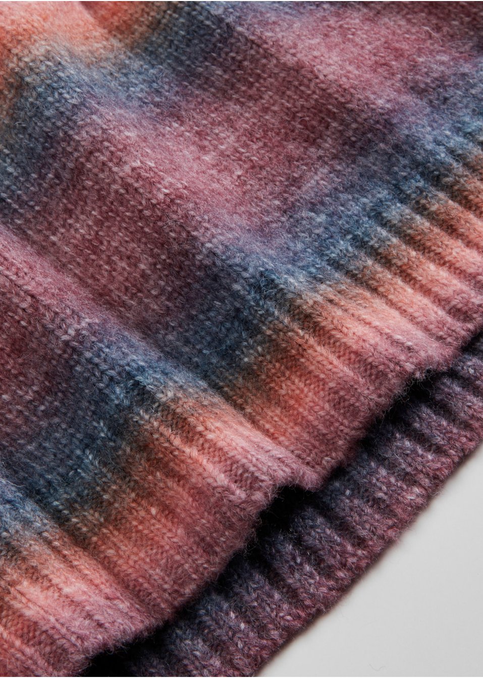 Pull avec dégradé de couleur et teneur en laine