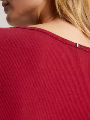 Camiseta de manga comprida com decote canoa e modelagem justa
