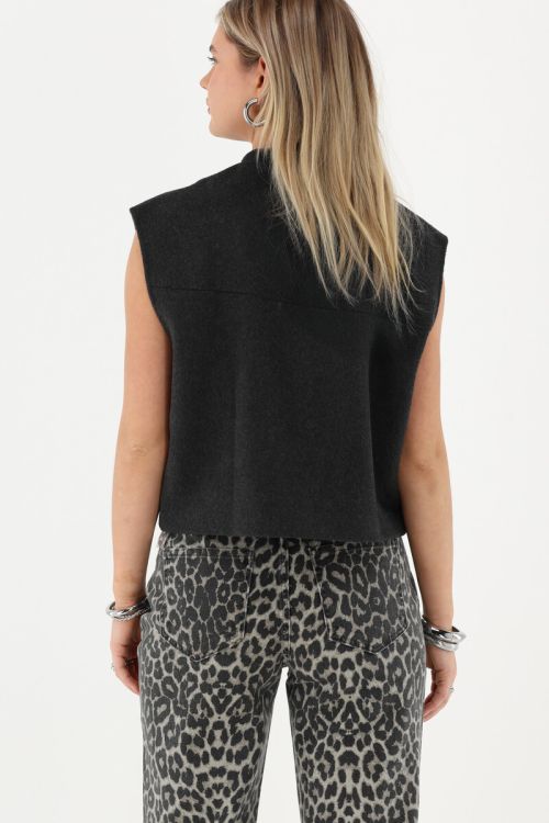 Donkergrijs wollen gilet met knopen