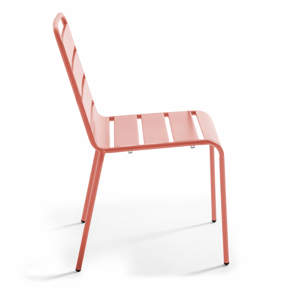 Chaise en métal argile