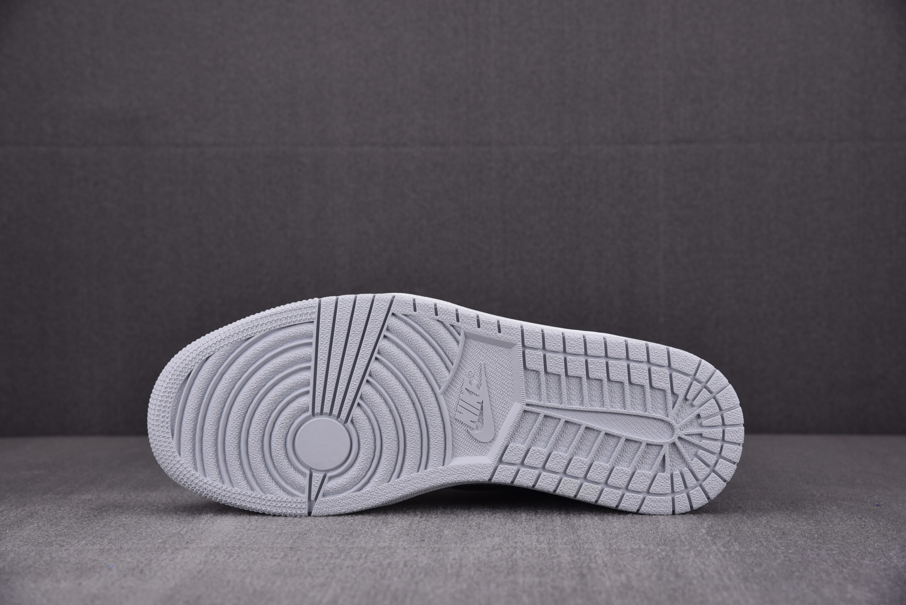 Jordan 1 Low SE Tear Away Silver