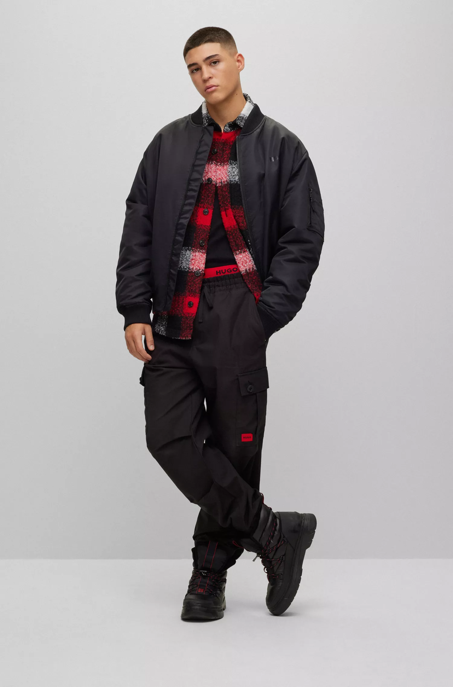 Sobretudo HUGO vermelho de modelagem ampla com estampa xadrez bouclé e gola Kent.