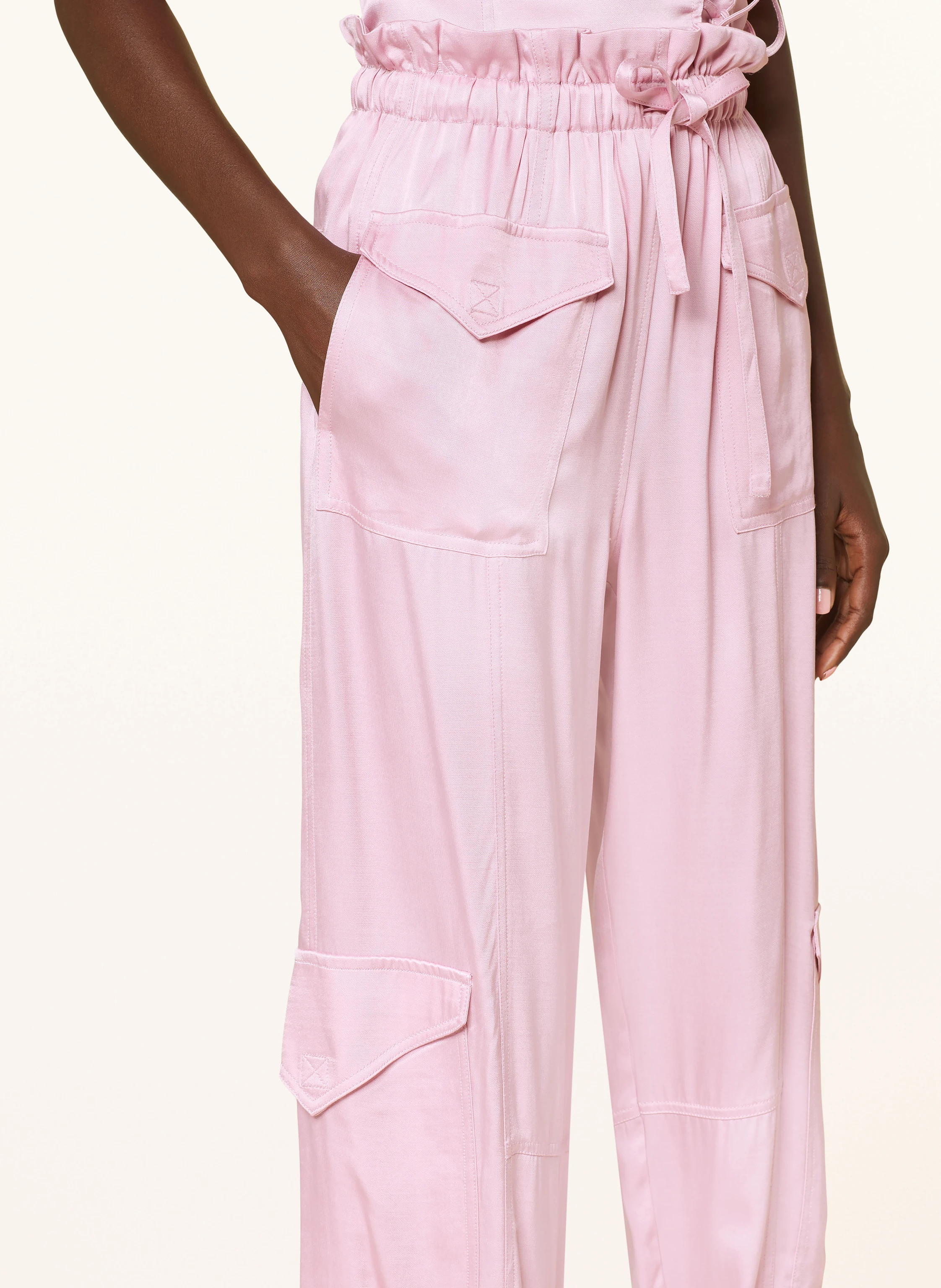 GANNI Cargohose aus Satin