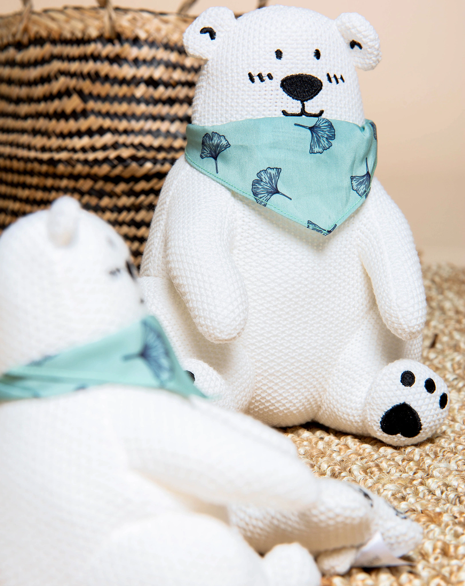 Strick-Kuscheltier EISBÄR (28cm) in weiß