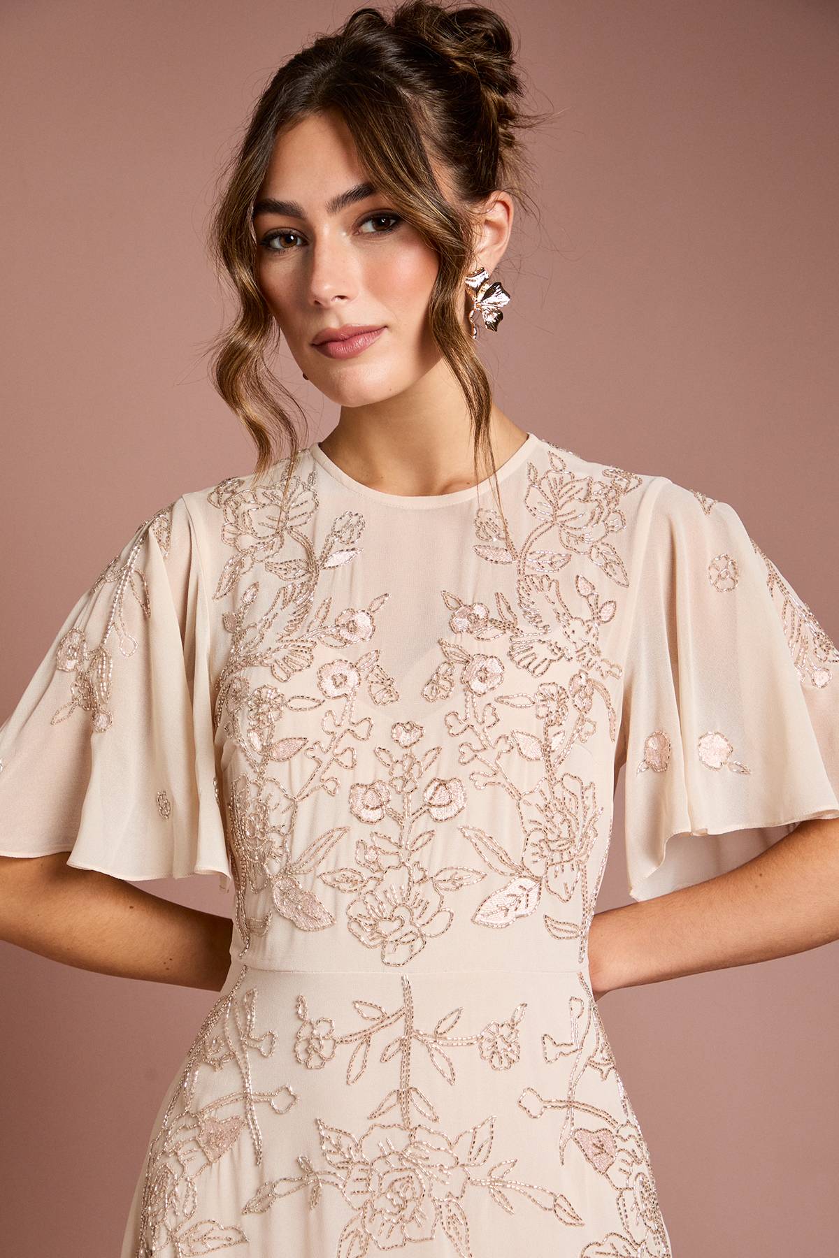 Coast Robe Longue À Manches Papillon Brodée De Fleurs Et Ornée De Perles
