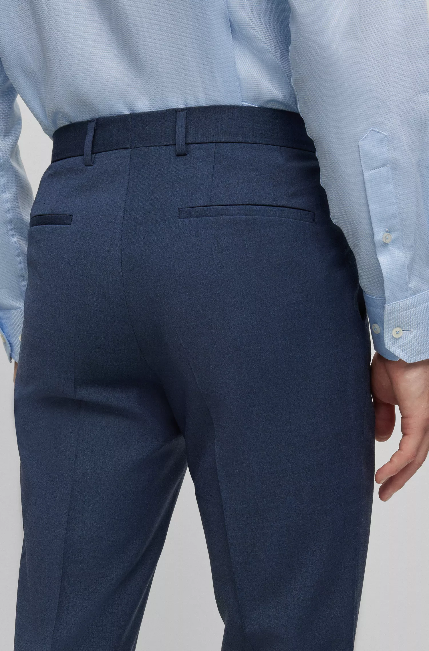Calça BOSS preta de corte regular em tecido elástico mesclado