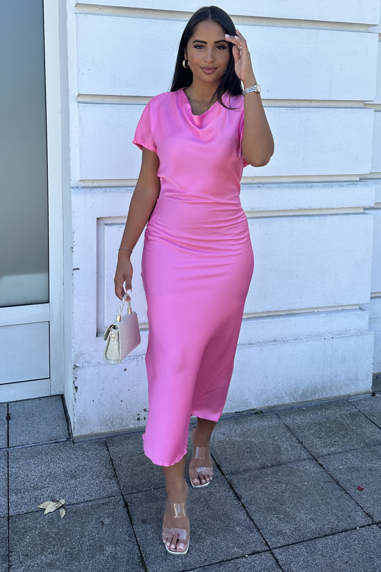 Robe rose longue satinée