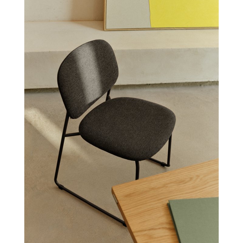 Chaise empilable Meli en chenille grise et pieds en métal gris