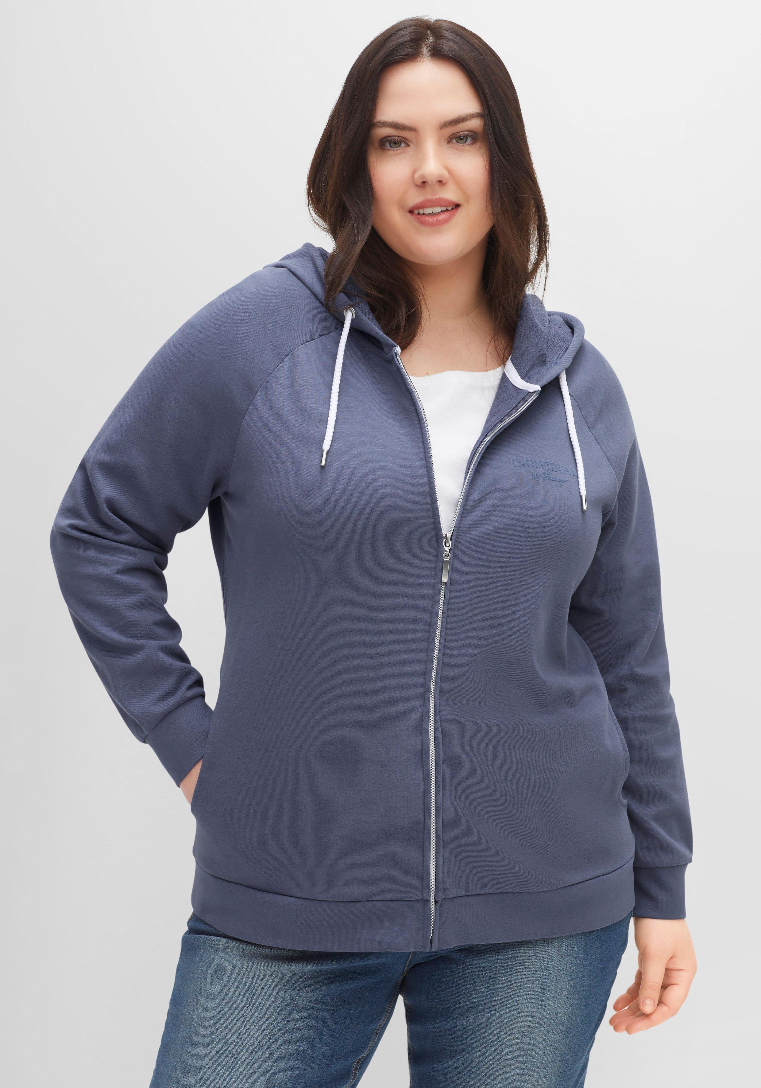 Sweatjacke mit Kapuze und kleinem Brust-Print