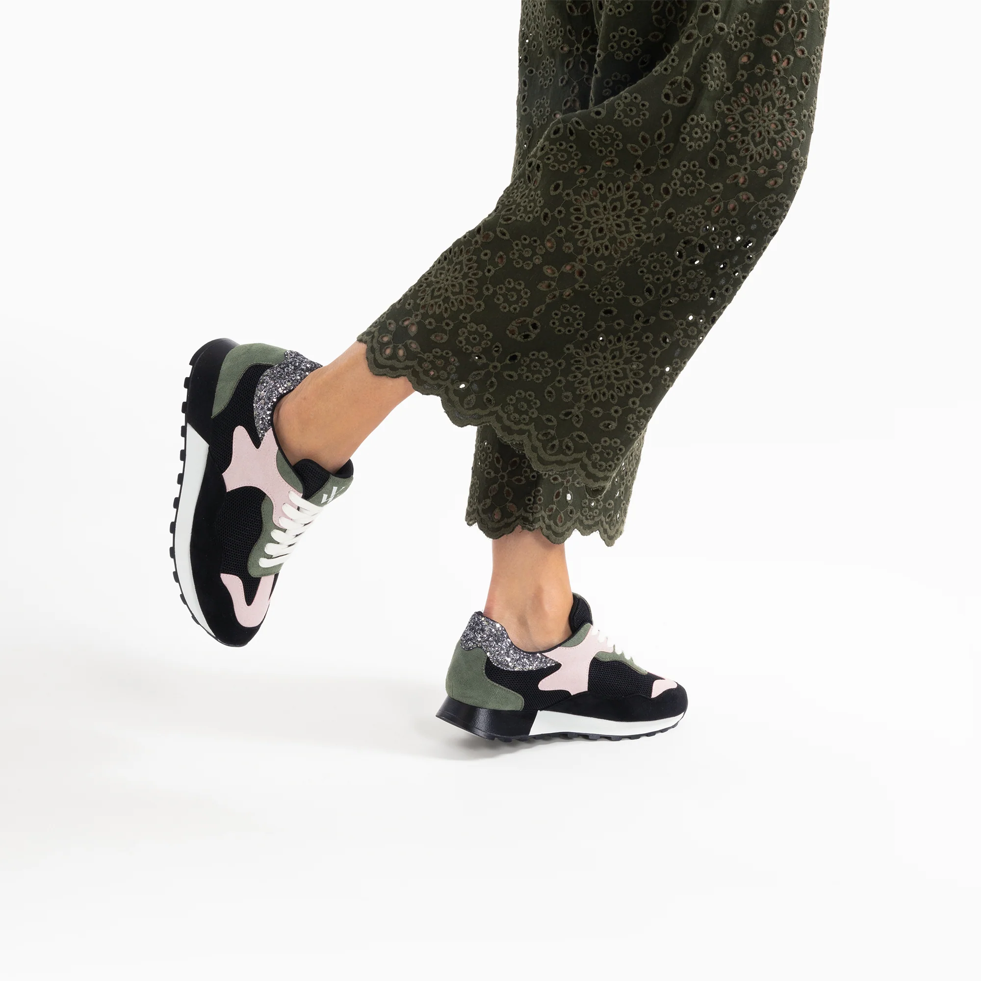 Sneakers-Baskets Kate noir, kaki et rose à semelle running
