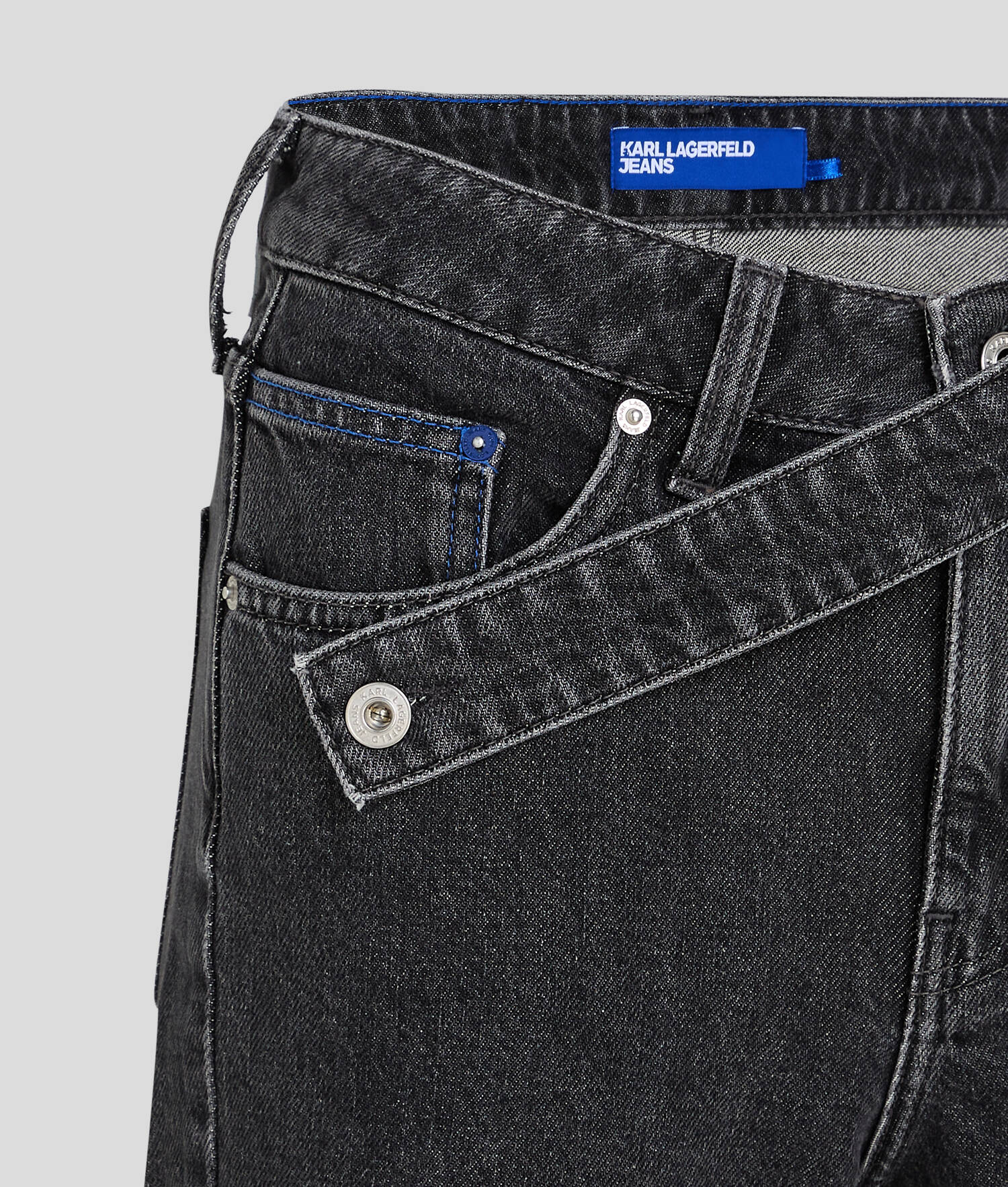 SHORT EN DENIM FUSELÉ TAILLE HAUTE KLJ