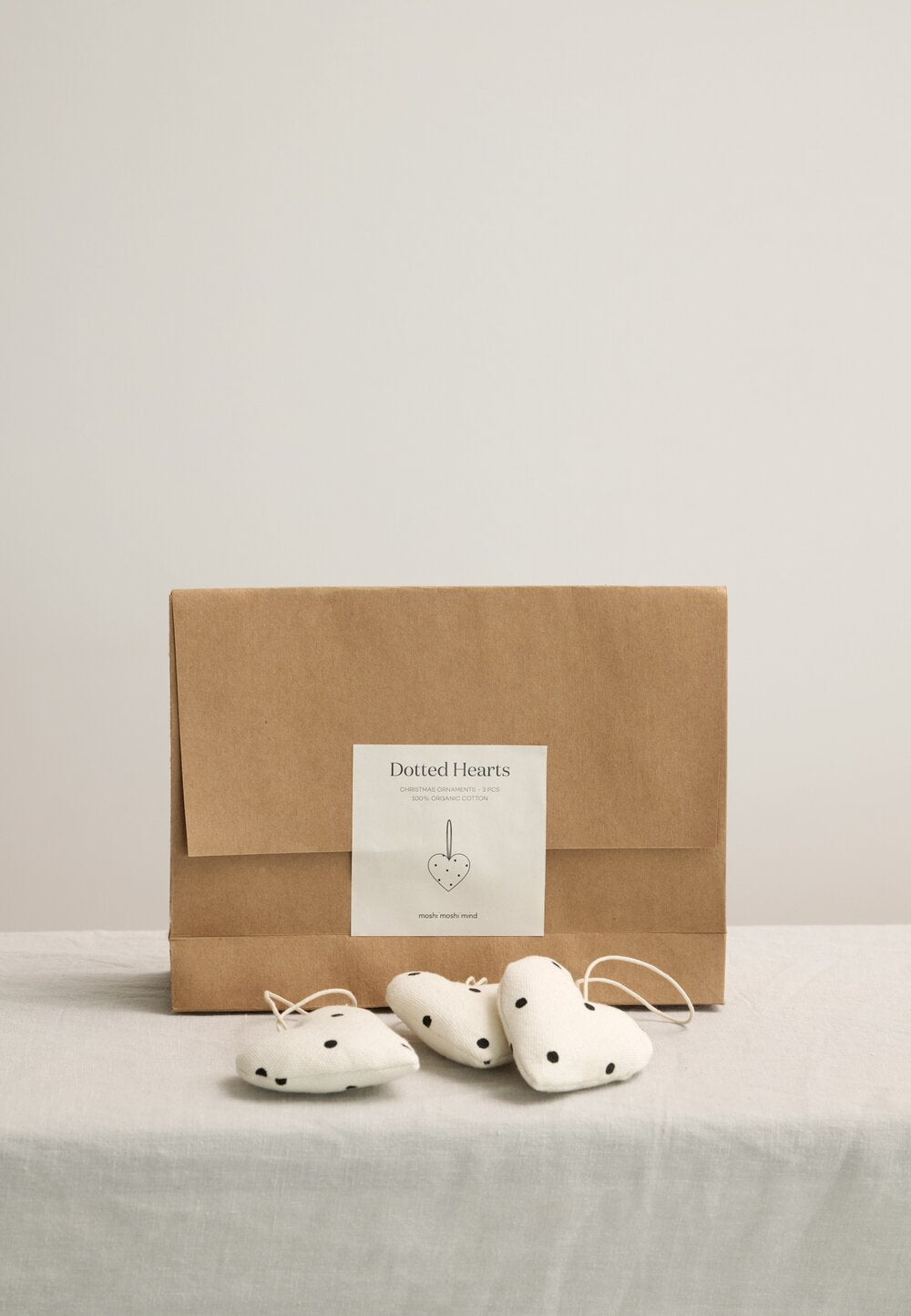 Moshi Moshi Mind  Prikkede hjerter juleophæng, 3 stk. - ecru/black dots