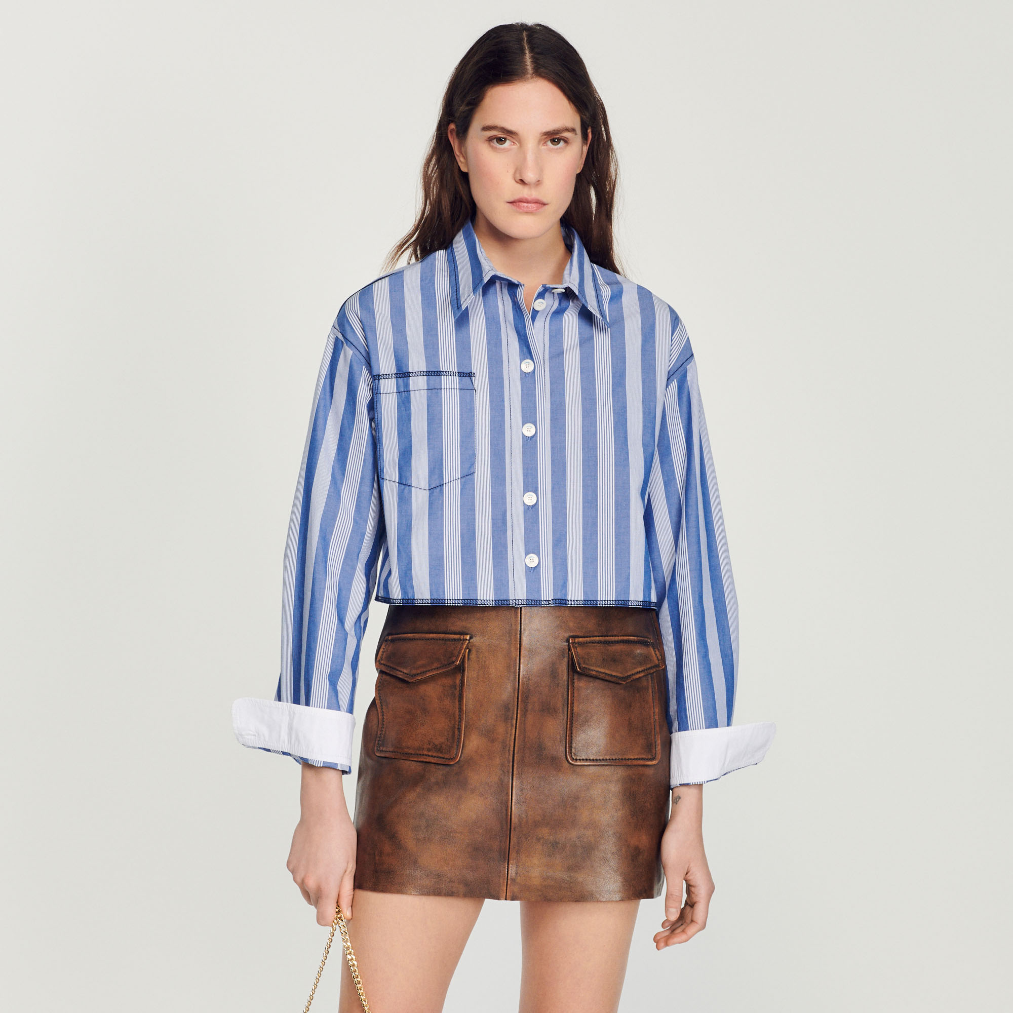Jupe courte en cuir vieilli