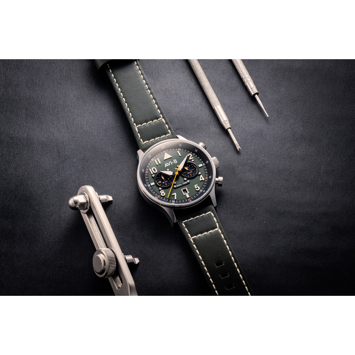 Montre AVI 8 Hawker Hurricane homme  acier bracelet cuir bleu foncé